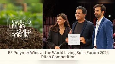 Narayan Gurjar recibe el premio en el escenario del World Living Soils Forum 2024